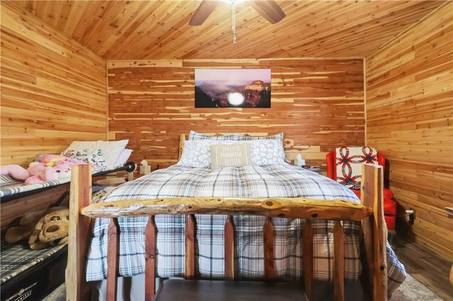 2250 County Road 220, Eureka Springs, AR 72631