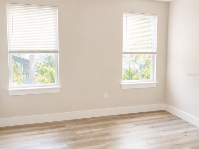 2045 27TH AVENUE N, St Petersburg, FL 33713