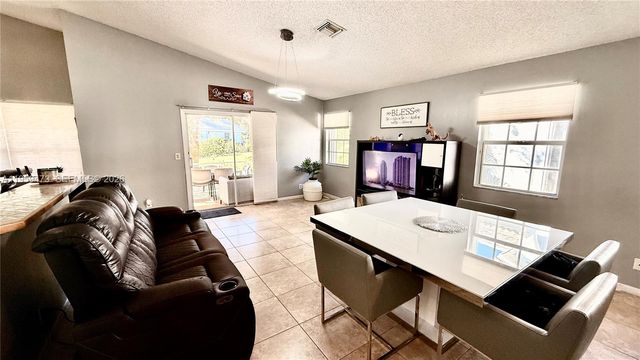 5470 Pine Cir, Coral Springs, FL 33067