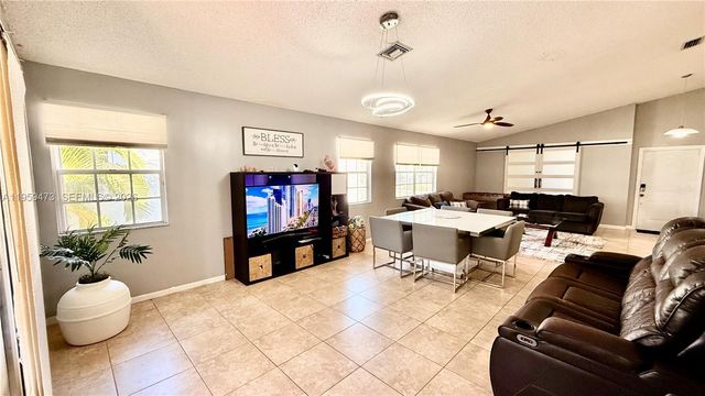 5470 Pine Cir, Coral Springs, FL 33067