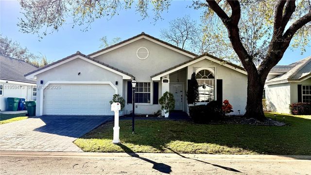 5470 Pine Cir, Coral Springs, FL 33067