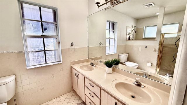 5470 Pine Cir, Coral Springs, FL 33067