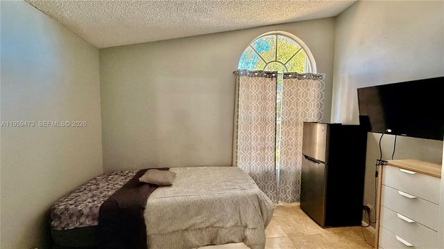 5470 Pine Cir, Coral Springs, FL 33067