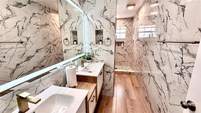 5470 Pine Cir, Coral Springs, FL 33067