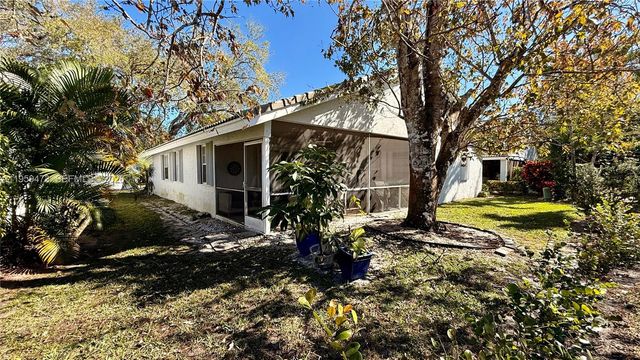 5470 Pine Cir, Coral Springs, FL 33067