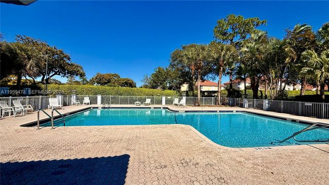 5470 Pine Cir, Coral Springs, FL 33067