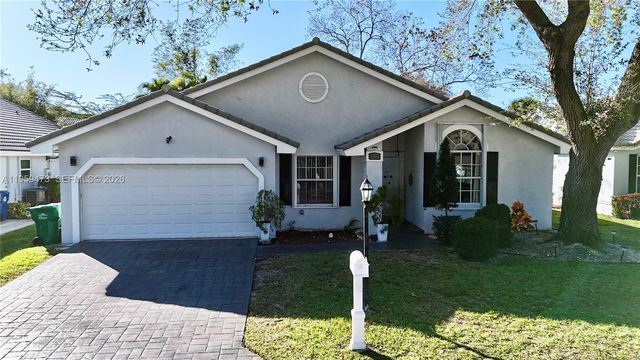 5470 Pine Cir, Coral Springs, FL 33067