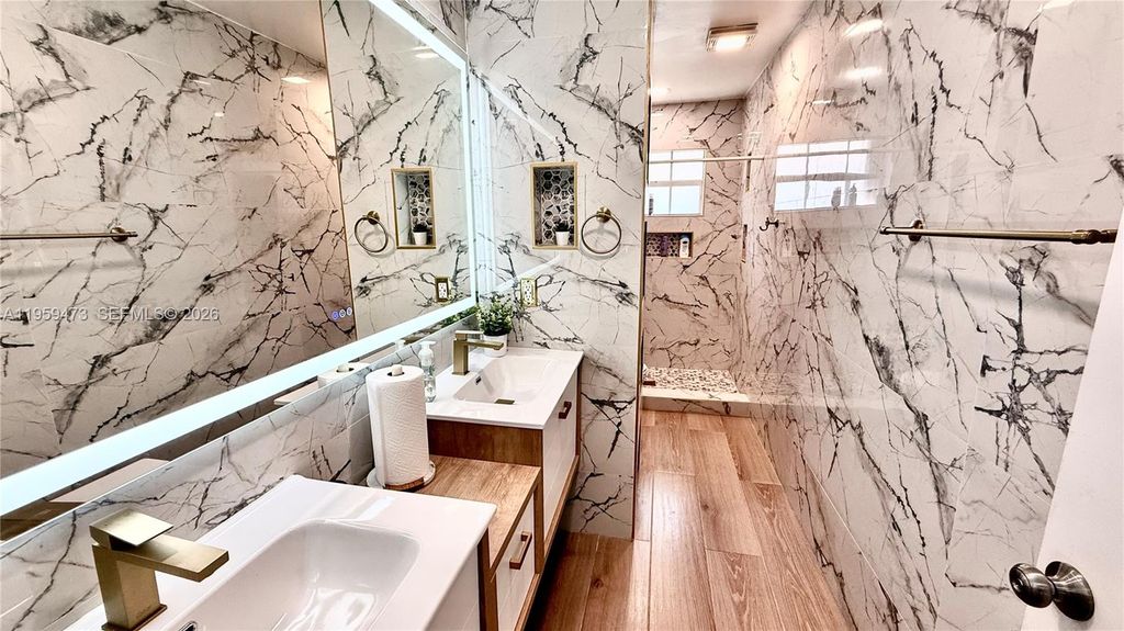 5470 Pine Cir, Coral Springs, FL 33067