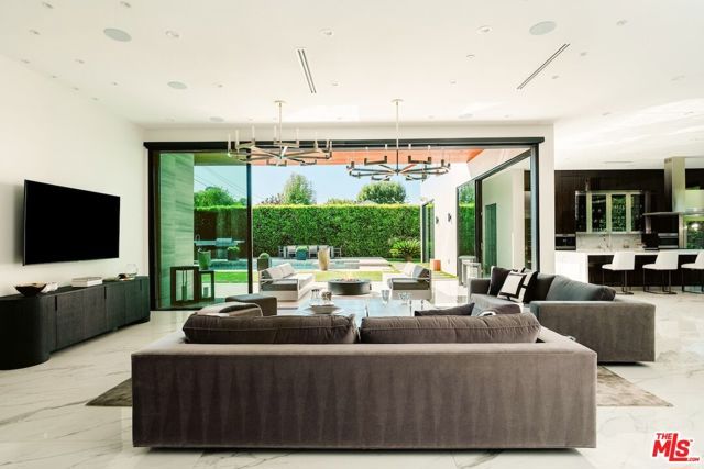 4049 Coldwater Canyon Avenue, Studio City (los Angeles), CA 91604