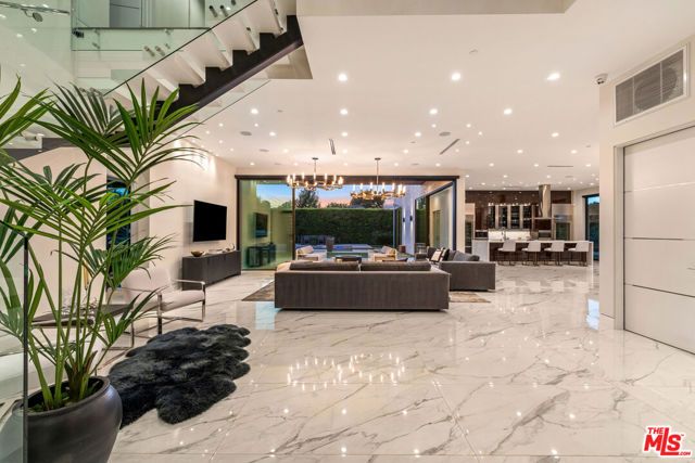 4049 Coldwater Canyon Avenue, Studio City (los Angeles), CA 91604