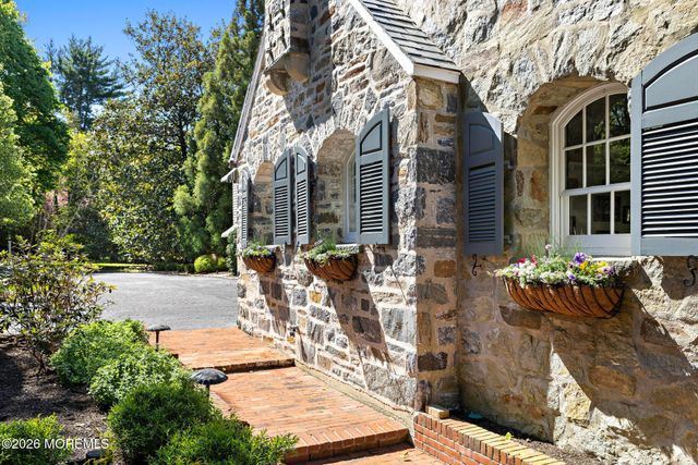 52 Buena Vista Avenue, Rumson, NJ 07760