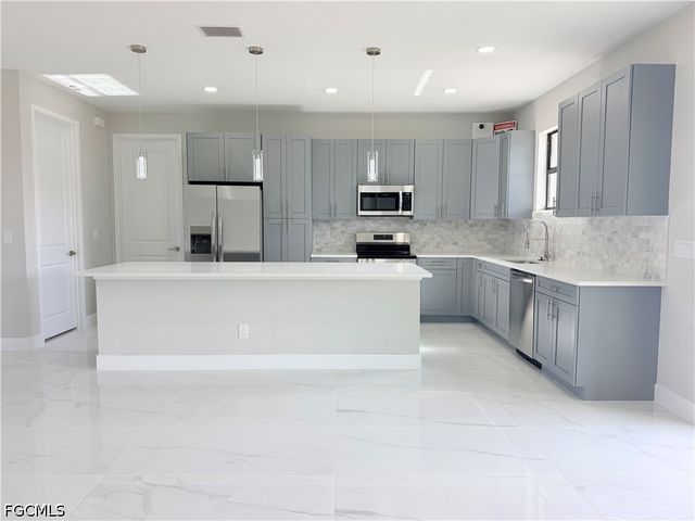 338 SW 28th AVE, Cape Coral, FL 33991