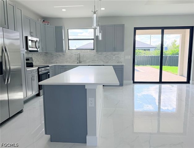 338 SW 28th AVE, Cape Coral, FL 33991