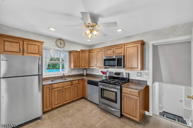 105 Mountainview Dr, Clifton City, NJ 07013