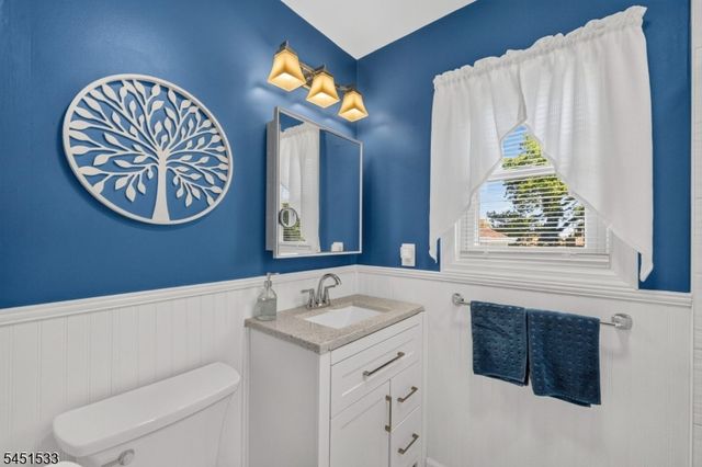 105 Mountainview Dr, Clifton City, NJ 07013