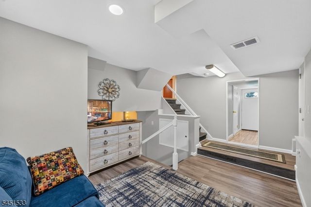 105 Mountainview Dr, Clifton City, NJ 07013