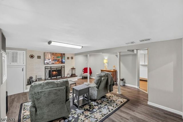 105 Mountainview Dr, Clifton City, NJ 07013