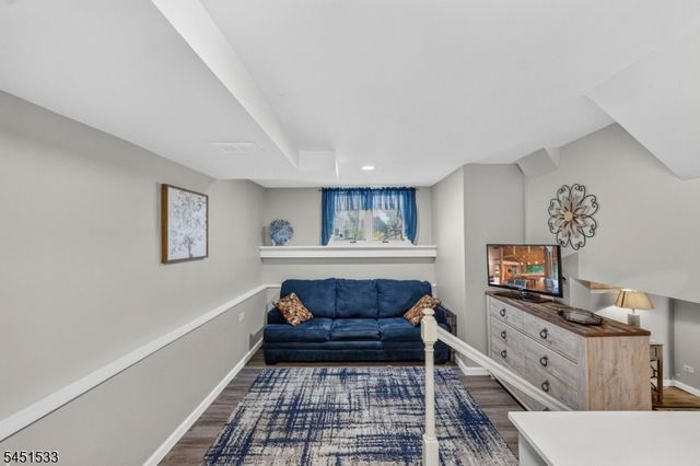 105 Mountainview Dr, Clifton City, NJ 07013