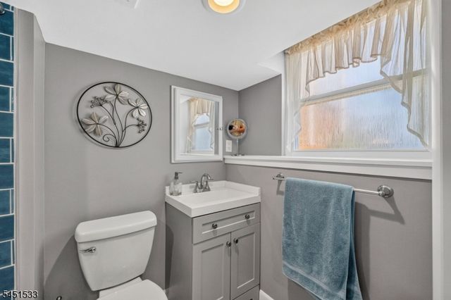 105 Mountainview Dr, Clifton City, NJ 07013