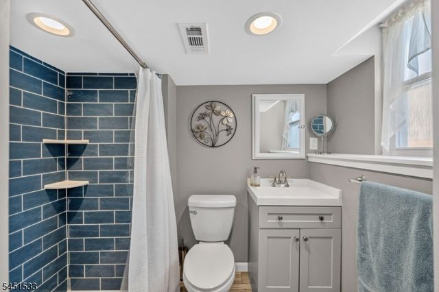 105 Mountainview Dr, Clifton City, NJ 07013