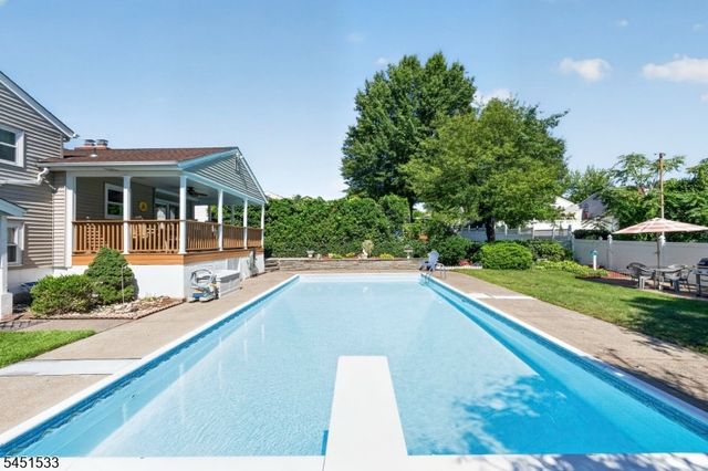105 Mountainview Dr, Clifton City, NJ 07013