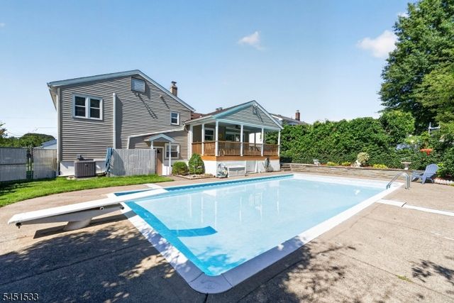 105 Mountainview Dr, Clifton City, NJ 07013