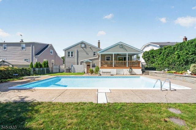 105 Mountainview Dr, Clifton City, NJ 07013