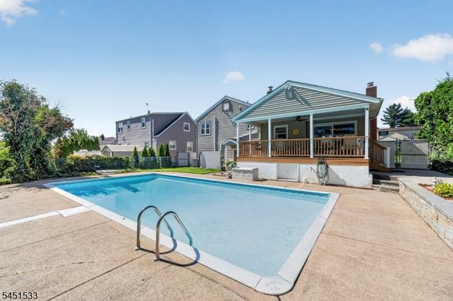 105 Mountainview Dr, Clifton City, NJ 07013
