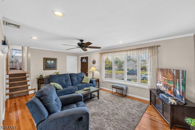 105 Mountainview Dr, Clifton City, NJ 07013