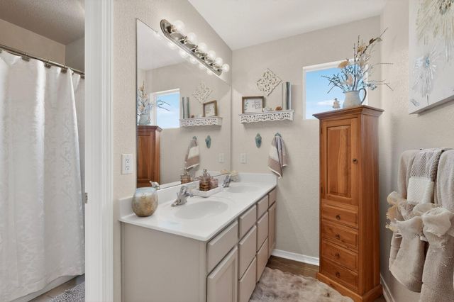 8623 Eagle Springs Drive NE, Albuquerque, NM 87113