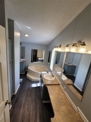 902 DEVILS RIVER Drive, Granbury, TX 76048