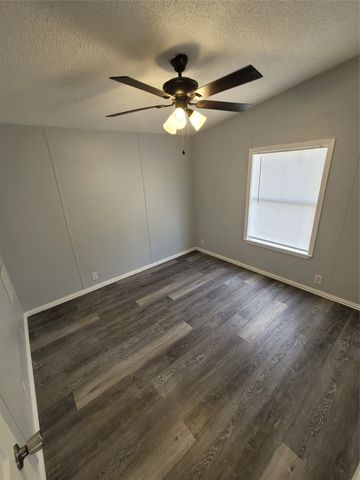 902 DEVILS RIVER Drive, Granbury, TX 76048