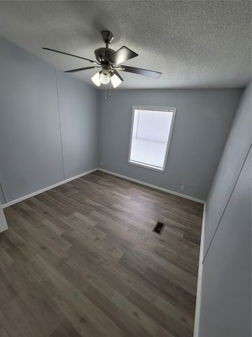 902 DEVILS RIVER Drive, Granbury, TX 76048