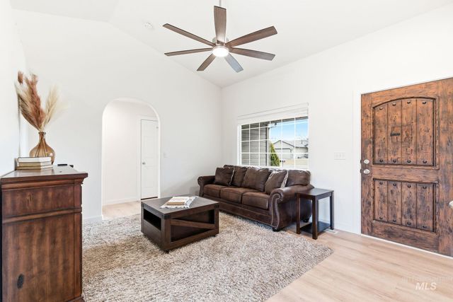 696 W Rams Hill, Kuna, ID 83634