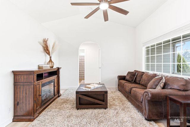 696 W Rams Hill, Kuna, ID 83634