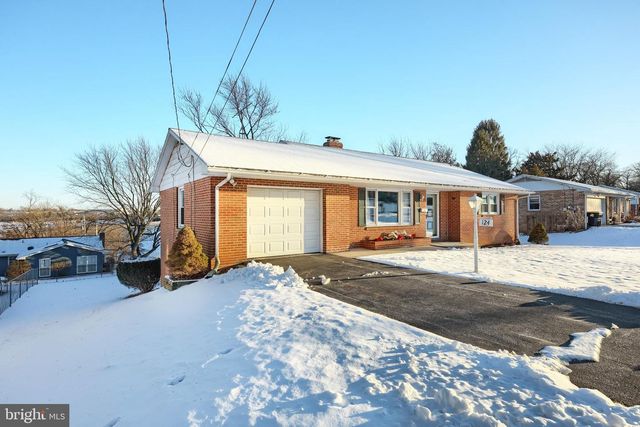 124 IVY DR, Red Lion, PA 17356