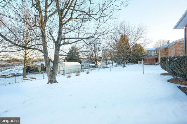 124 IVY DR, Red Lion, PA 17356