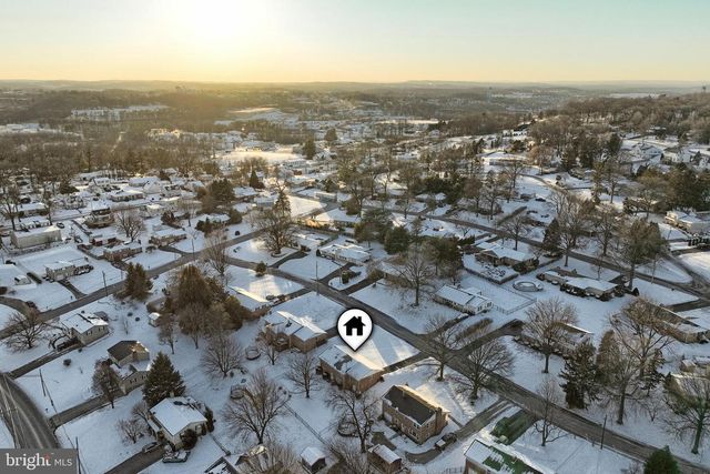 124 IVY DR, Red Lion, PA 17356