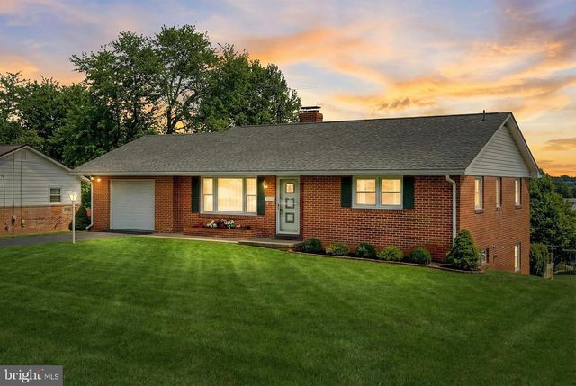 124 IVY DR, Red Lion, PA 17356