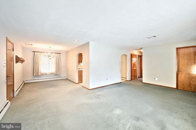 124 IVY DR, Red Lion, PA 17356