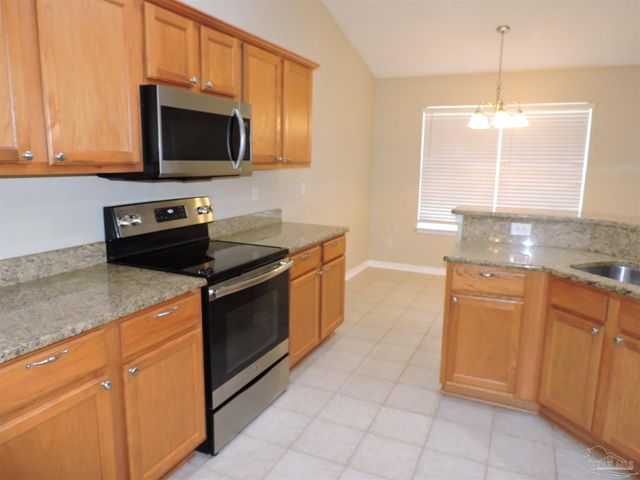 637 Downhaul Dr, Pensacola, FL 32507