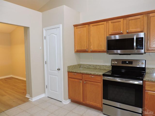637 Downhaul Dr, Pensacola, FL 32507