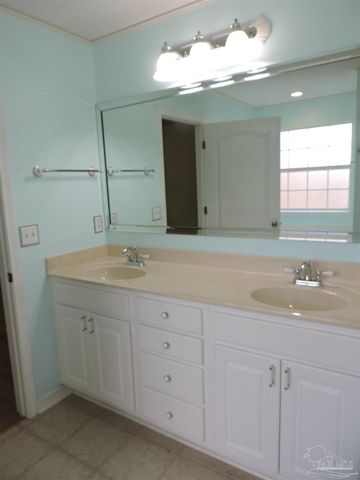 637 Downhaul Dr, Pensacola, FL 32507