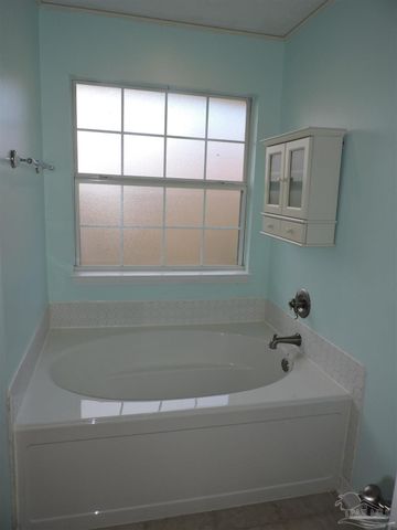 637 Downhaul Dr, Pensacola, FL 32507