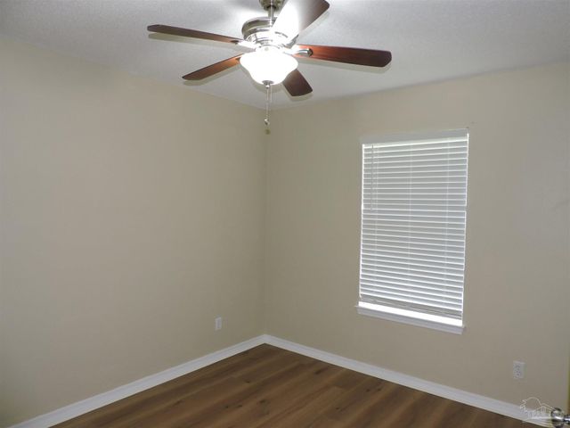 637 Downhaul Dr, Pensacola, FL 32507