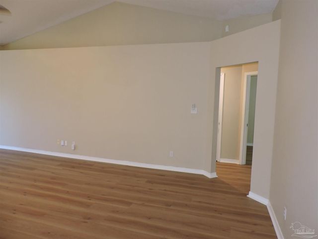 637 Downhaul Dr, Pensacola, FL 32507
