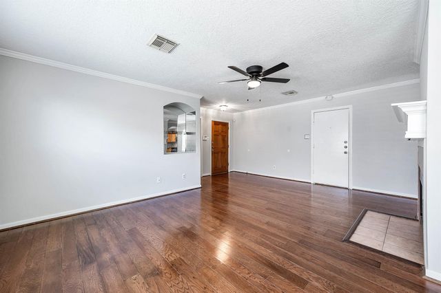 5922 James Place, Houston, TX 77085