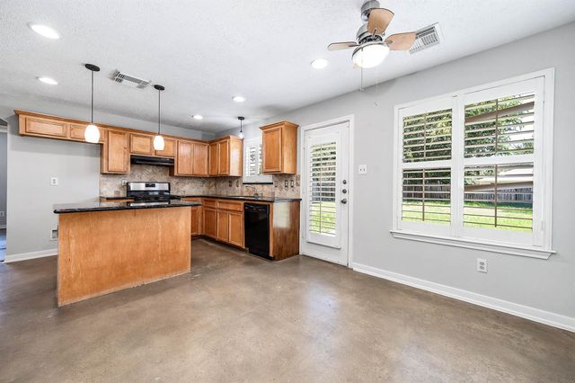 5922 James Place, Houston, TX 77085