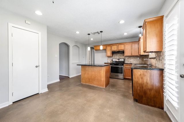 5922 James Place, Houston, TX 77085