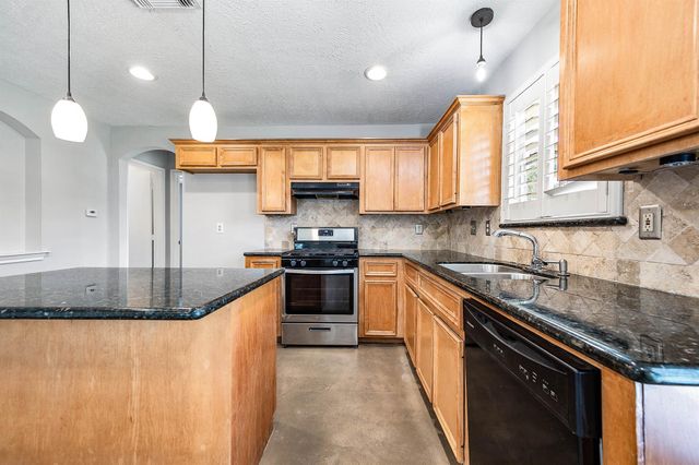 5922 James Place, Houston, TX 77085